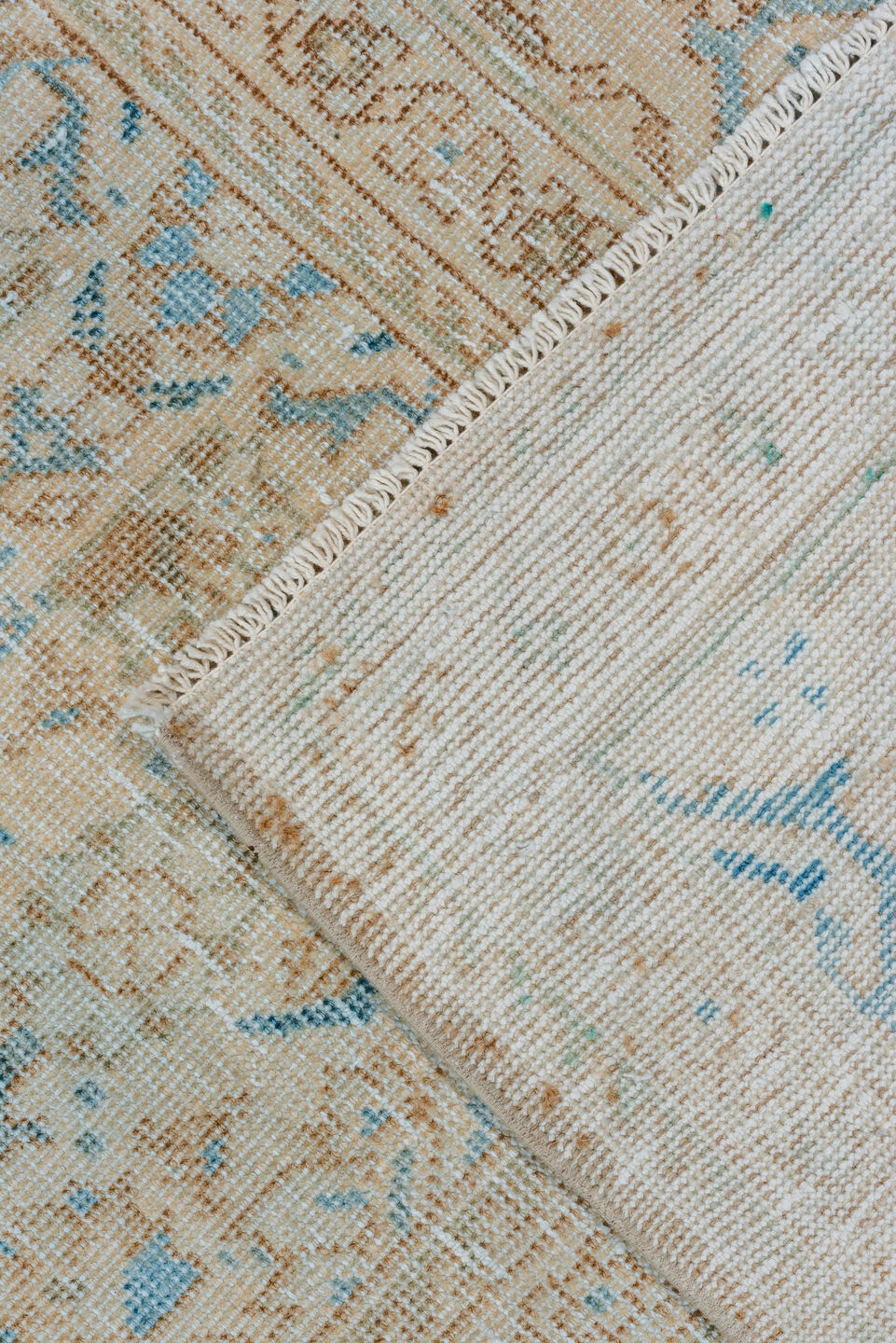 8' x 10' one-of-a-kind handmade vintage Mahal large size rug. Color palette: beige, brown, gainsboro, gray, light blue