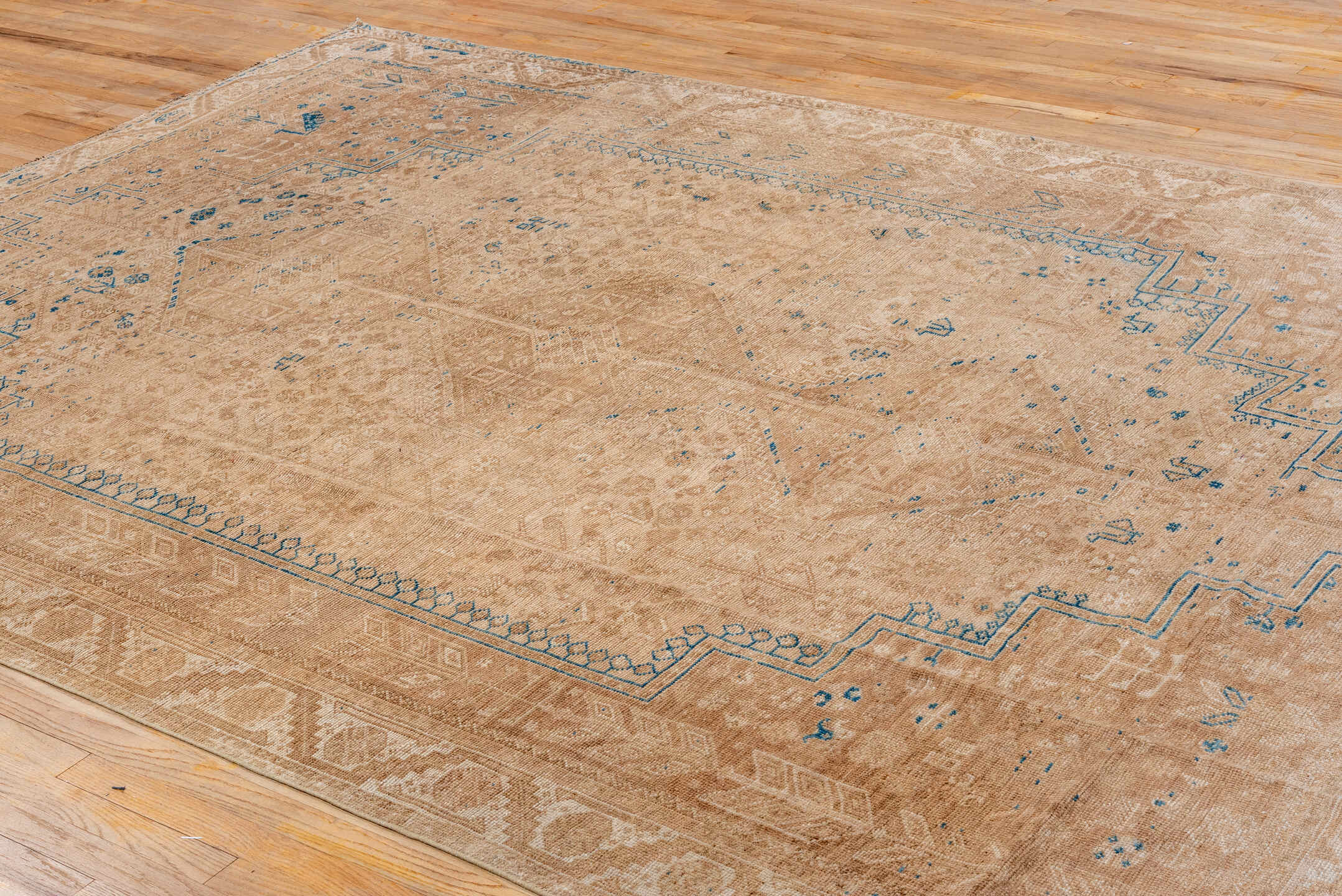 7' x 10' one-of-a-kind handmade vintage Shiraz large size rug. Color palette: antiquewhite, brown, gray, off-white, orange