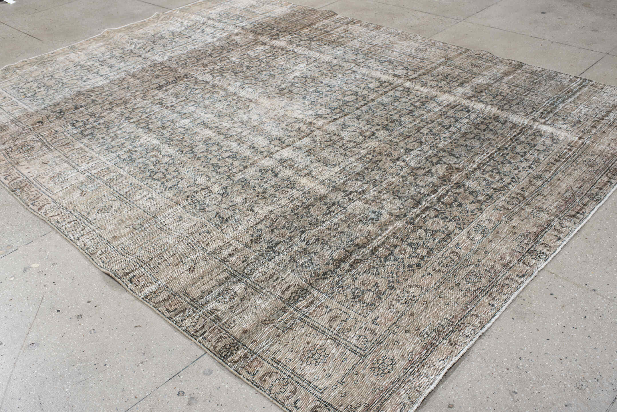 8' x 11' one-of-a-kind handmade vintage Mahal large size rug. Color palette: ivory, taupe, slate, beige, camel, gray