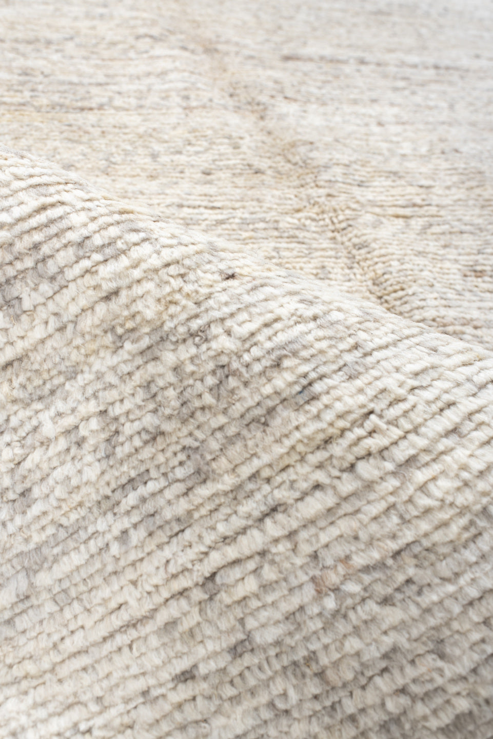 5' x 7' one-of-a-kind handmade vintage Tulu rug. Color palette: antiquewhite, dark gray, floral white, gainsboro, gray