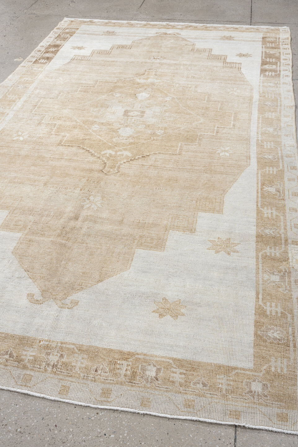 5' x 9' one-of-a-kind handmade vintage Oushak large size rug. Color palette: ivory, camel, beige, taupe, sand, gray