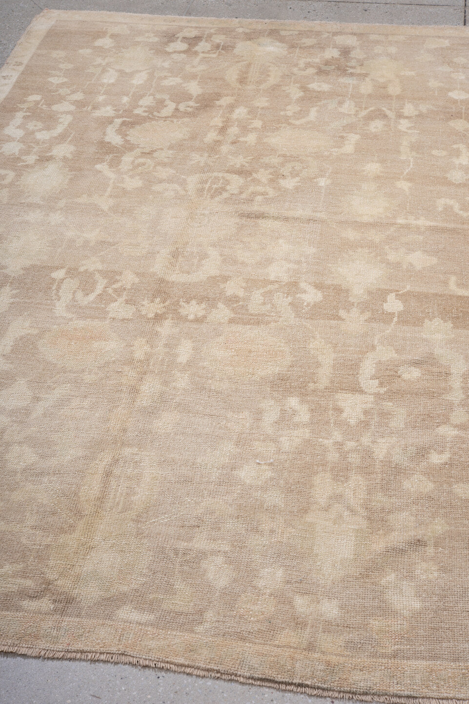 4' x 8' one-of-a-kind handmade vintage Oushak rug. Color palette: beige, ivory, taupe, cream, gray