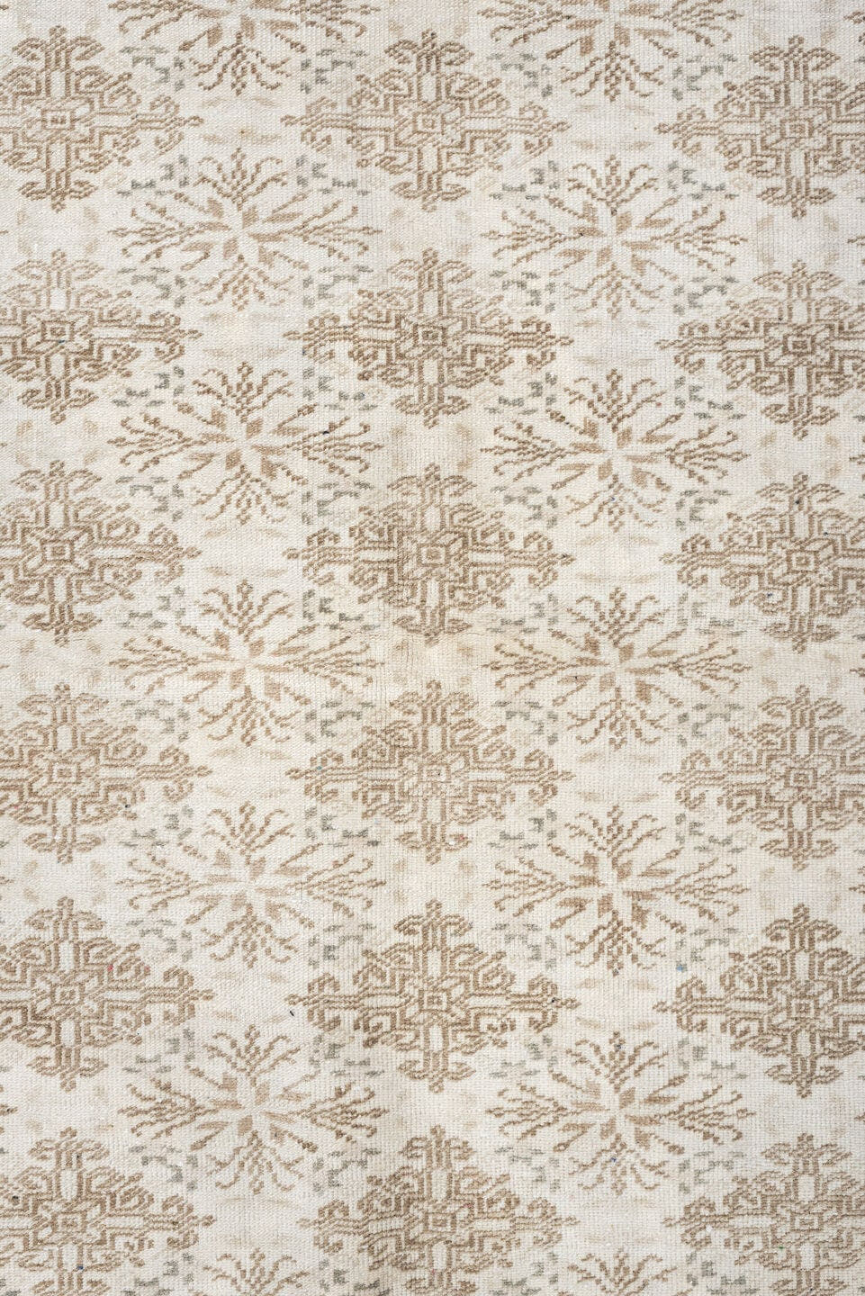 10' x 14' one-of-a-kind handmade antique Sivas oversize rug. Color palette: ivory, beige, cream, taupe, sand, gray