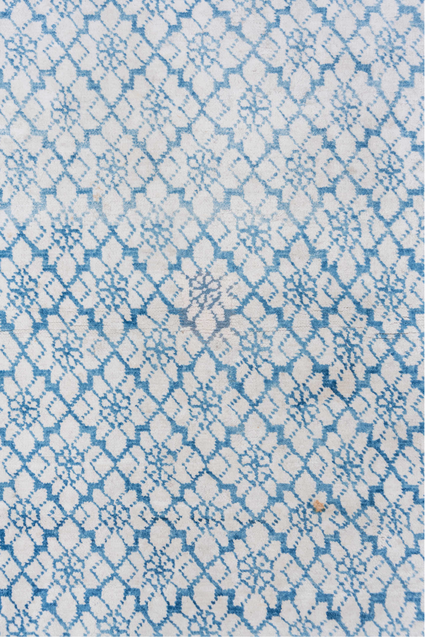 4' x 6' one-of-a-kind handmade vintage Agra small size rug. Color palette: ivory, sky blue, powder blue, light blue