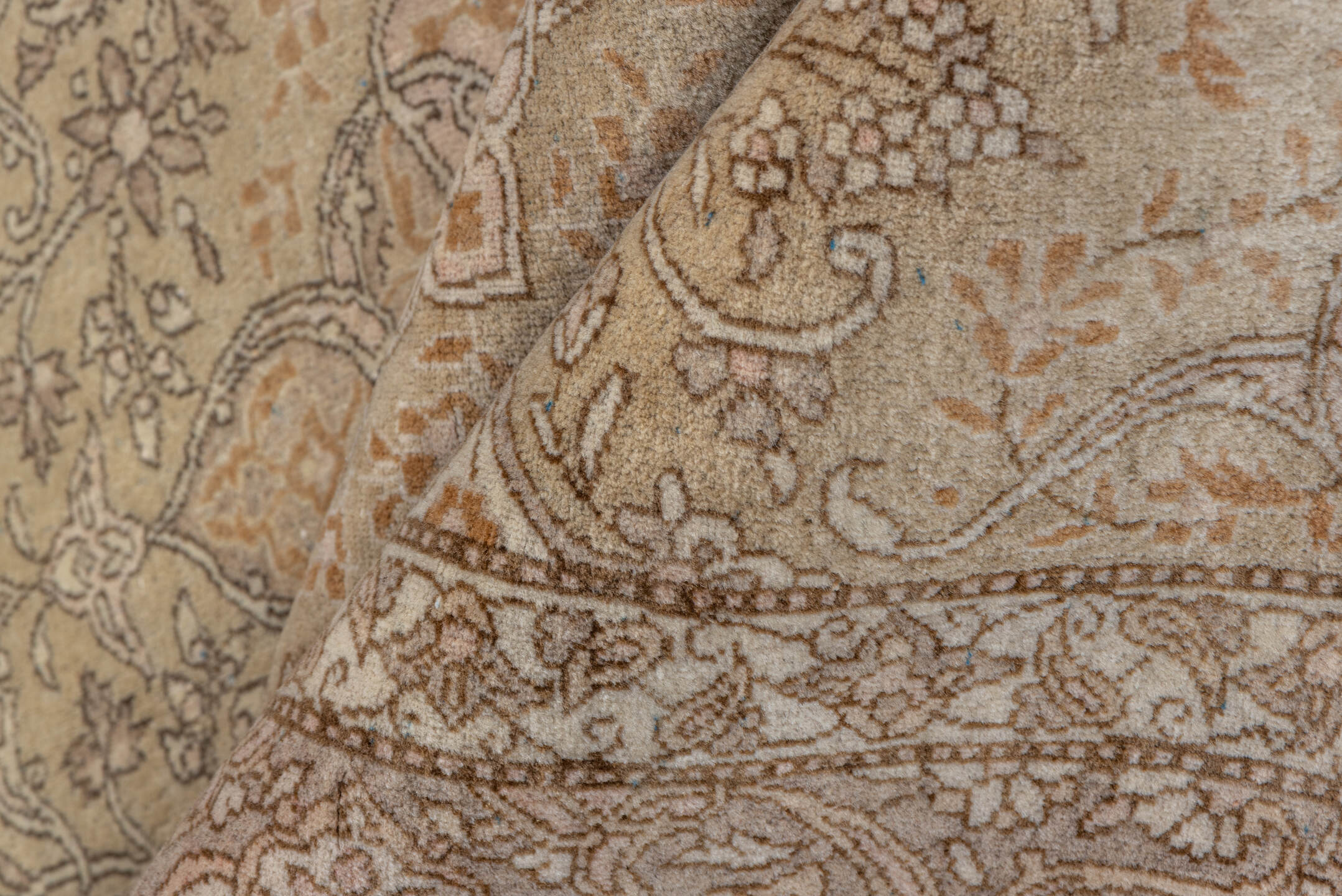 4' x 6' one-of-a-kind handmade vintage Kashan small size rug. Color palette: brown, gray, pink