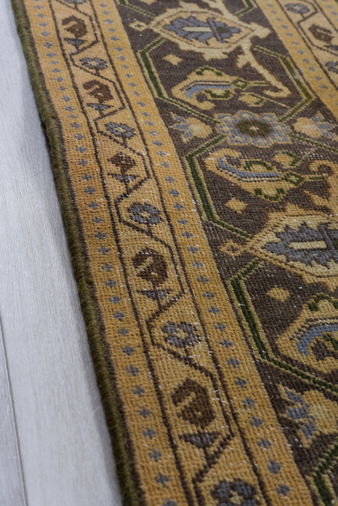 Vintage Tabriz Area Rug (7' x 10')