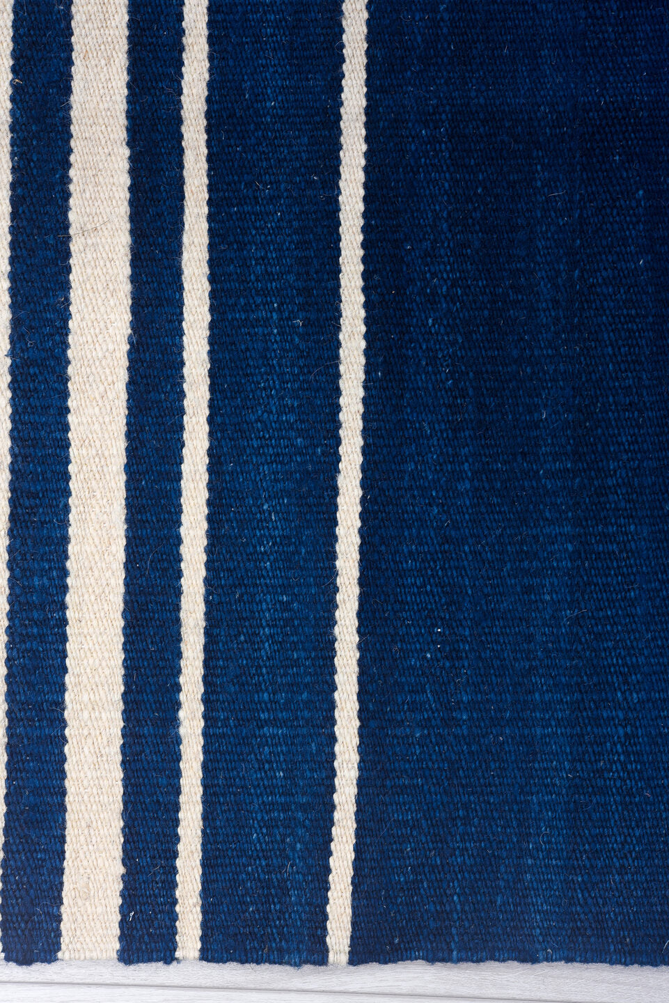 5' x 9' one-of-a-kind handmade vintage Kilim medium size rug. Color palette: blue, ivory