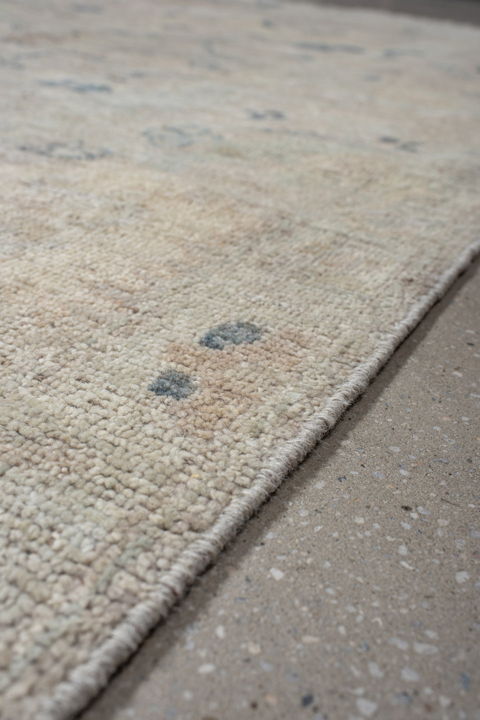 8' x 10' one-of-a-kind handmade vintage Oushak large size rug. Color palette: ivory, pale blue, taupe, beige, slate, cream