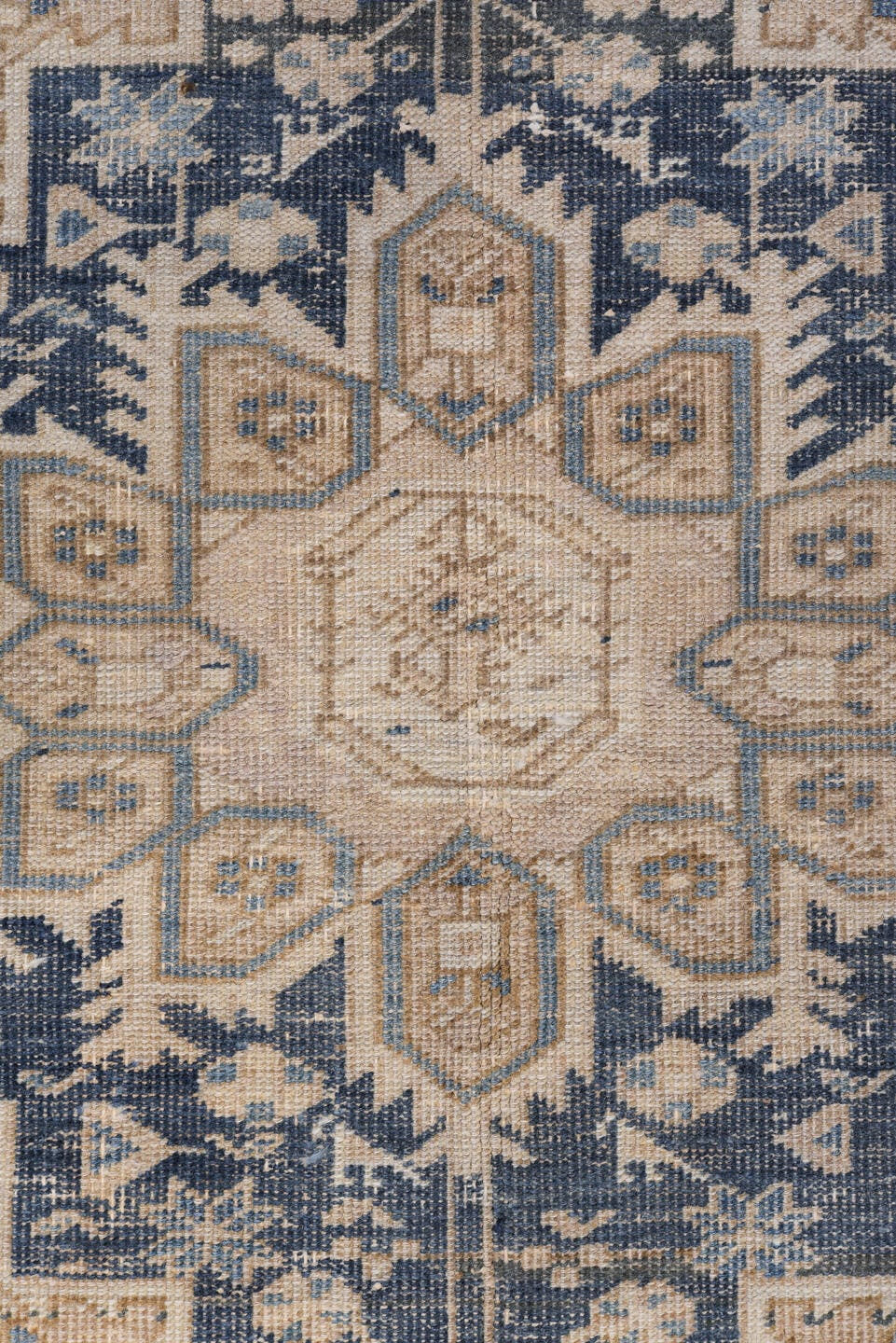 4' x 6' one-of-a-kind handmade antique Sarouk small size rug. Color palette: ivory, blue, navy, beige, camel