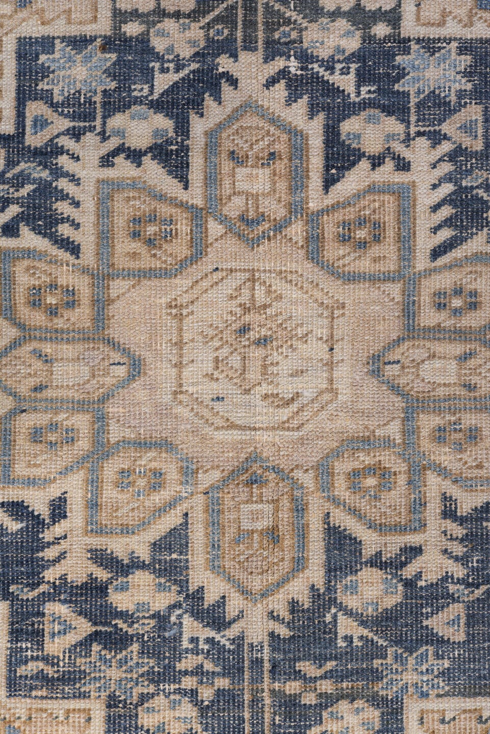 4' x 6' one-of-a-kind handmade antique Sarouk small size rug. Color palette: ivory, blue, navy, beige, camel