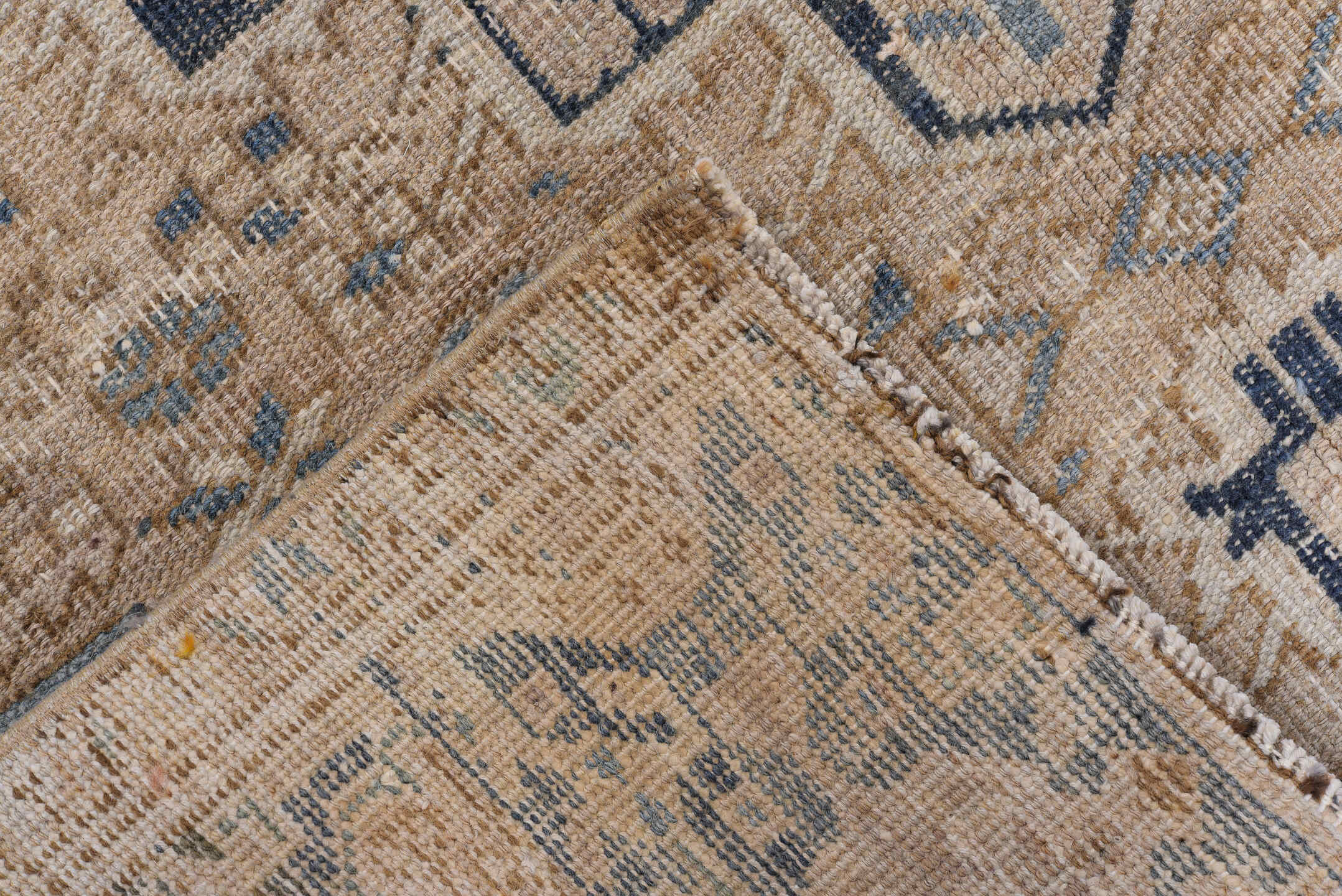 4' x 6' one-of-a-kind handmade antique Sarouk small size rug. Color palette: ivory, blue, navy, beige, camel