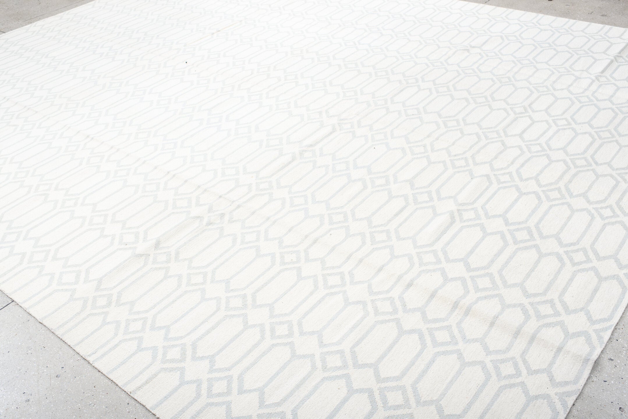 11' x 14' one-of-a-kind handmade vintage Flatweave oversize rug. Color palette: floral white, gainsboro, gray, ivory