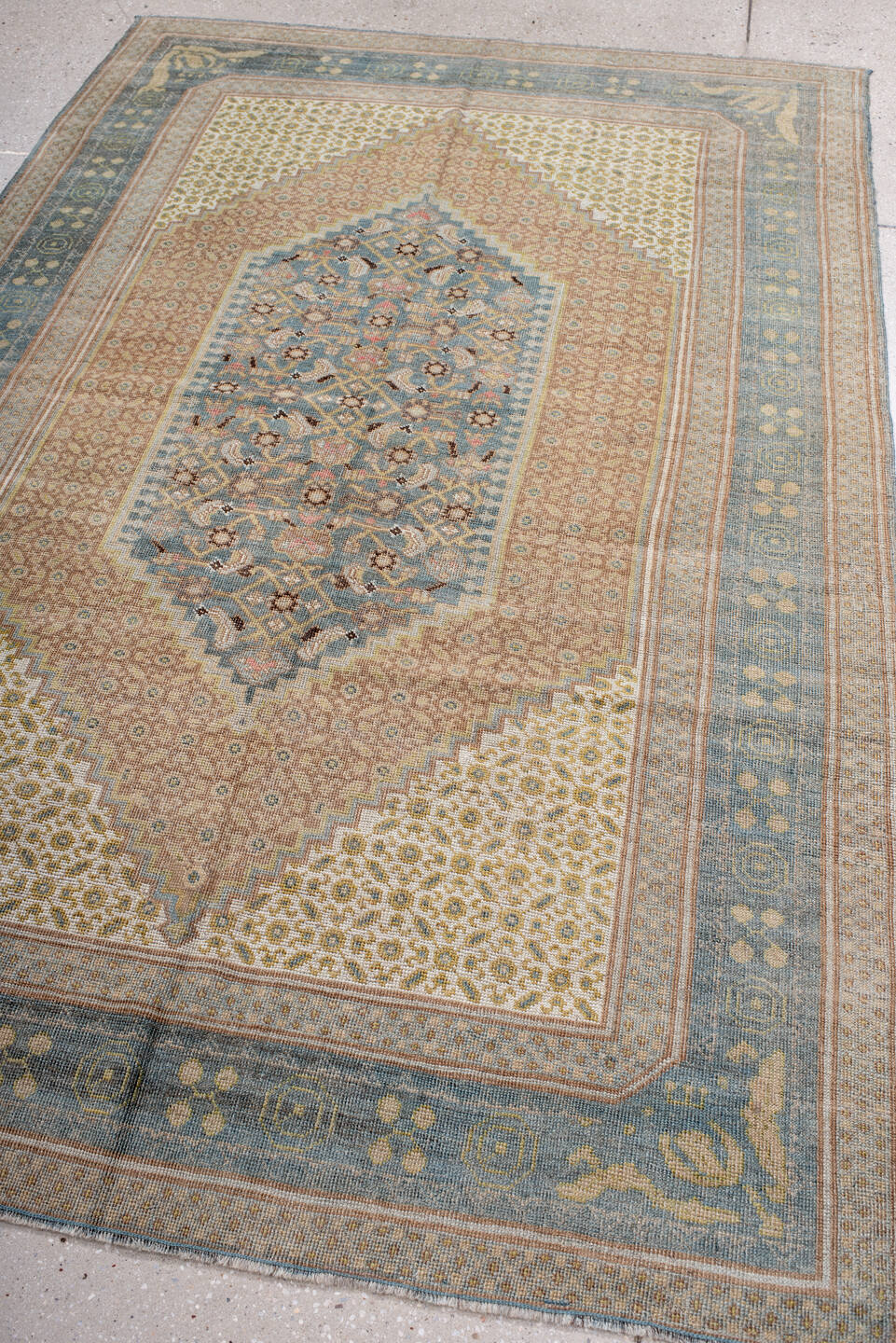 5' x 7' one-of-a-kind handmade vintage Sivas rug. Color palette: brown, dark gray, dim gray, gray, light gray, off-white