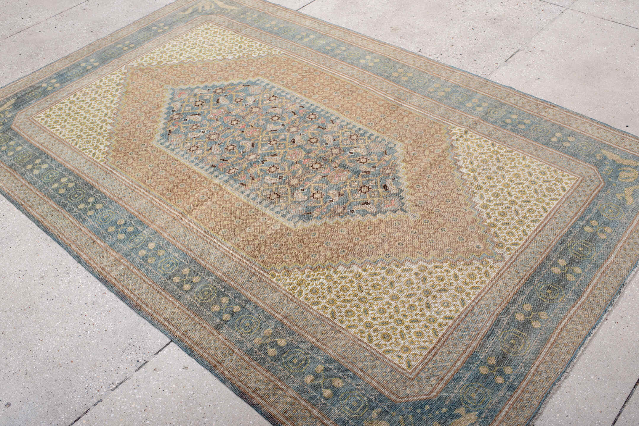 5' x 7' one-of-a-kind handmade vintage Sivas rug. Color palette: brown, dark gray, dim gray, gray, light gray, off-white