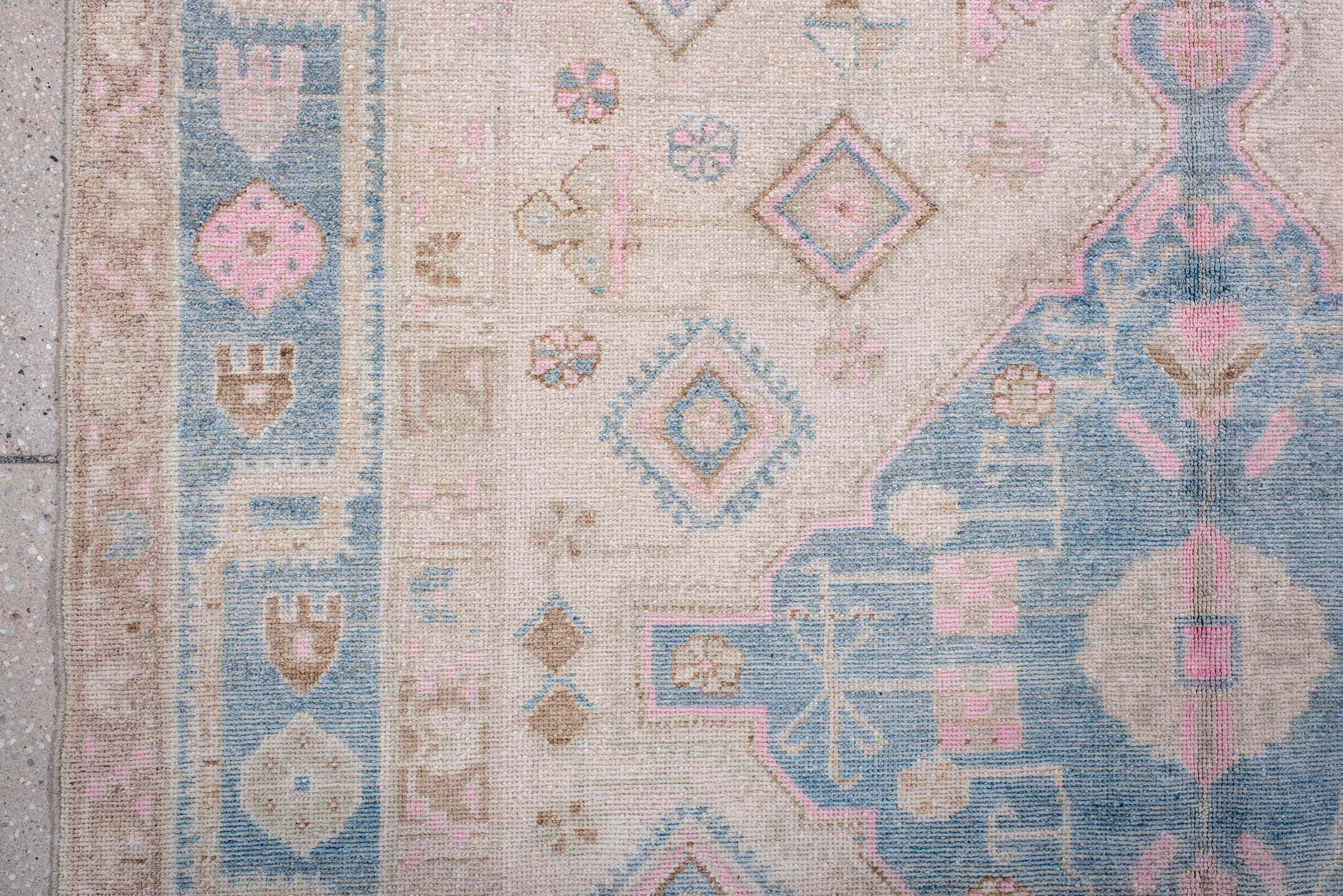 5' x 9' one-of-a-kind handmade antique Hamadan medium size rug. Color palette: ivory, powder_blue, blush, camel, taupe