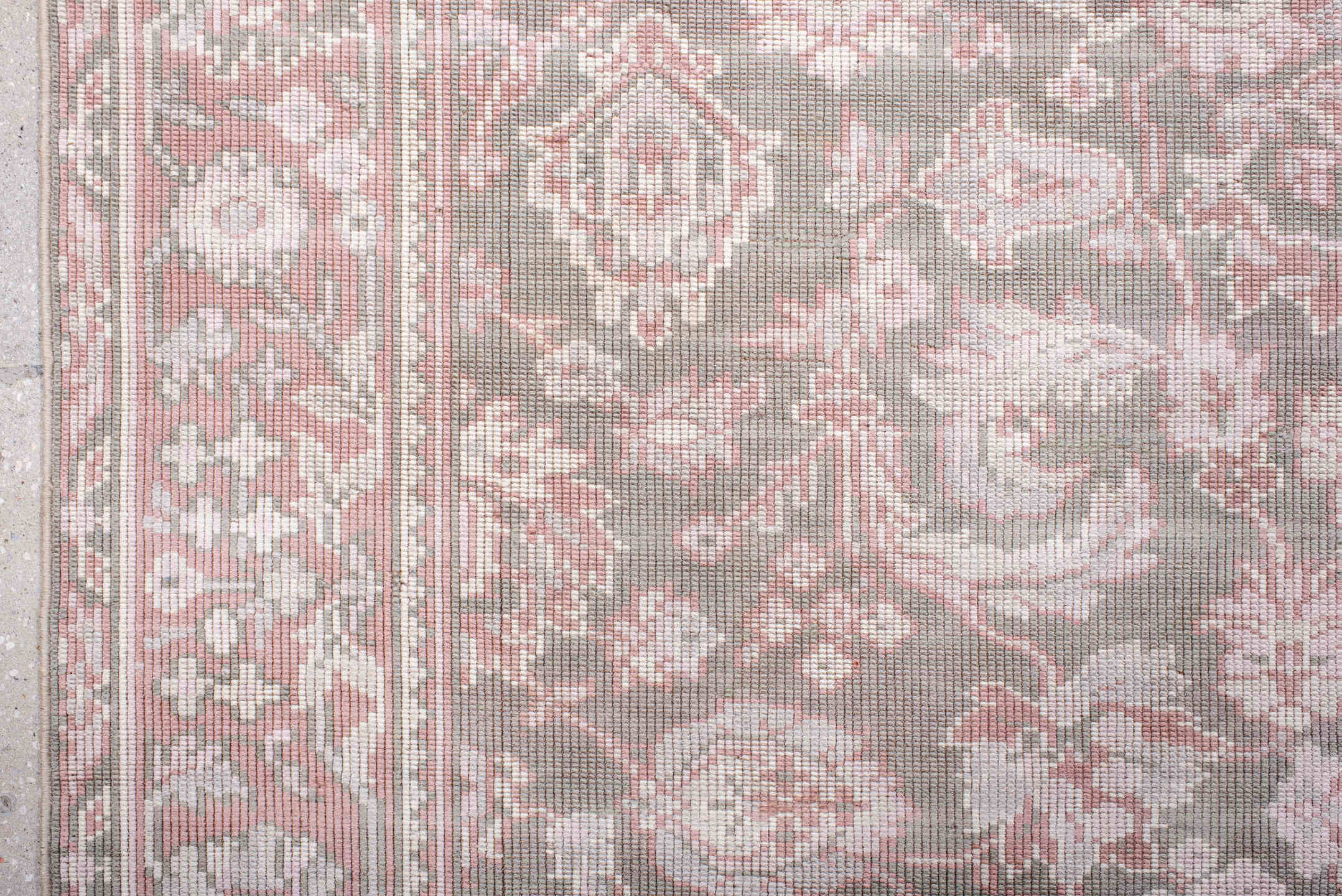 6' x 9' one-of-a-kind handmade antique Sivas medium size rug. Color palette: taupe, blush, ivory, rose, dusty pink, beige