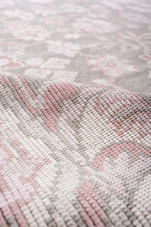 Antique Sivas Area Rug (6' x 9')