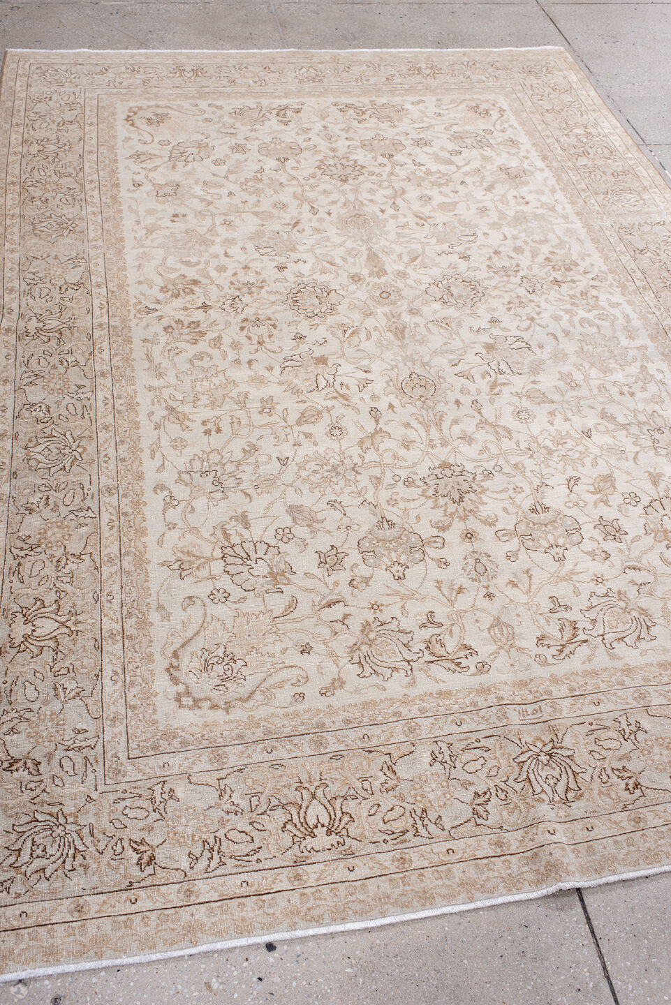 5' x 8' one-of-a-kind handmade vintage Sivas medium size rug. Color palette: brown, gainsboro, gray, light gray, linen