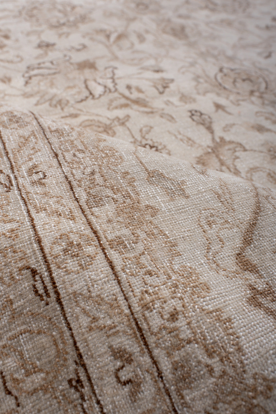 5' x 8' one-of-a-kind handmade vintage Sivas medium size rug. Color palette: brown, gainsboro, gray, light gray, linen