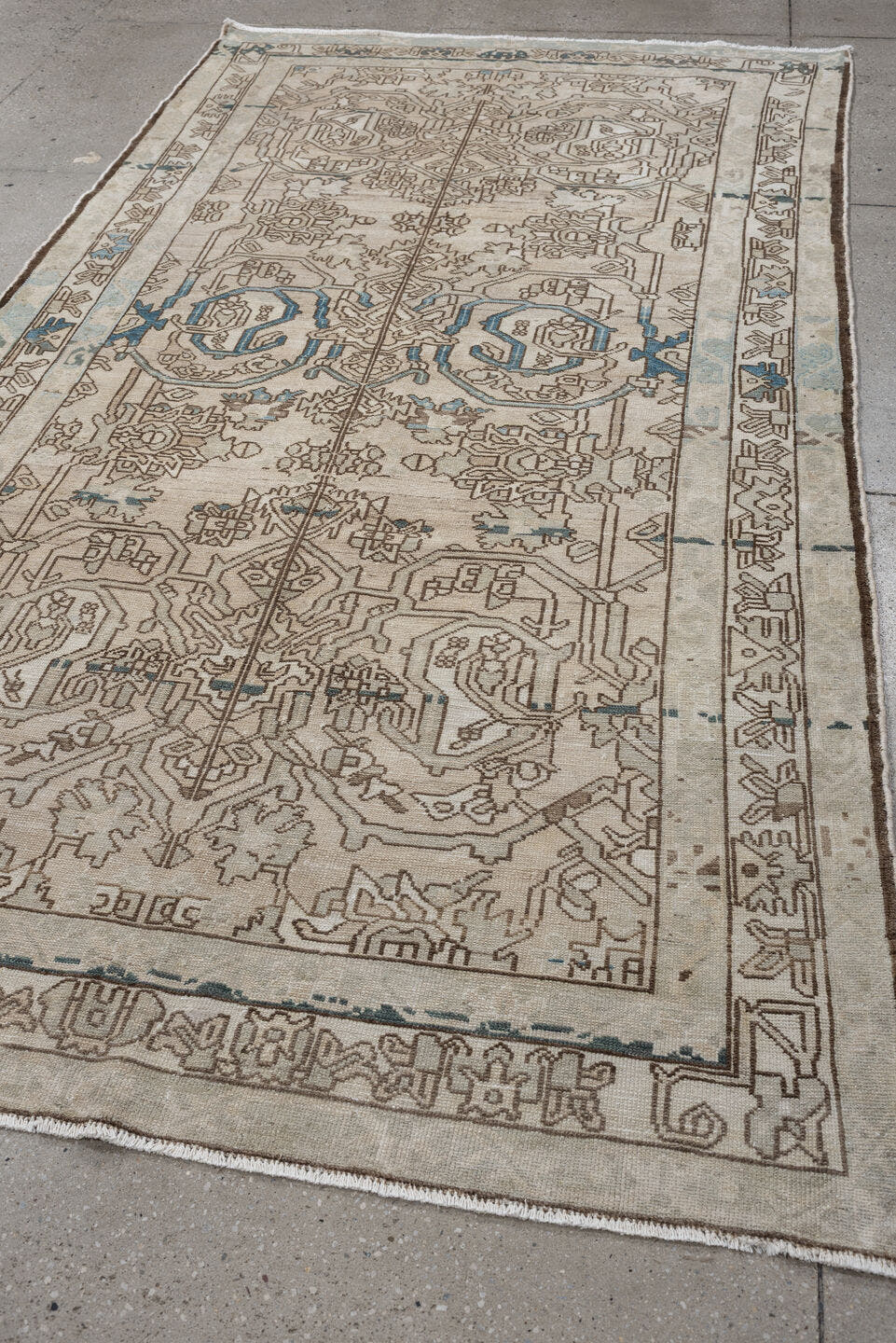 9' x 5' one-of-a-kind handmade machine-made Machine rug. Color palette: ivory, taupe, sky blue, beige, brown, slate, gray