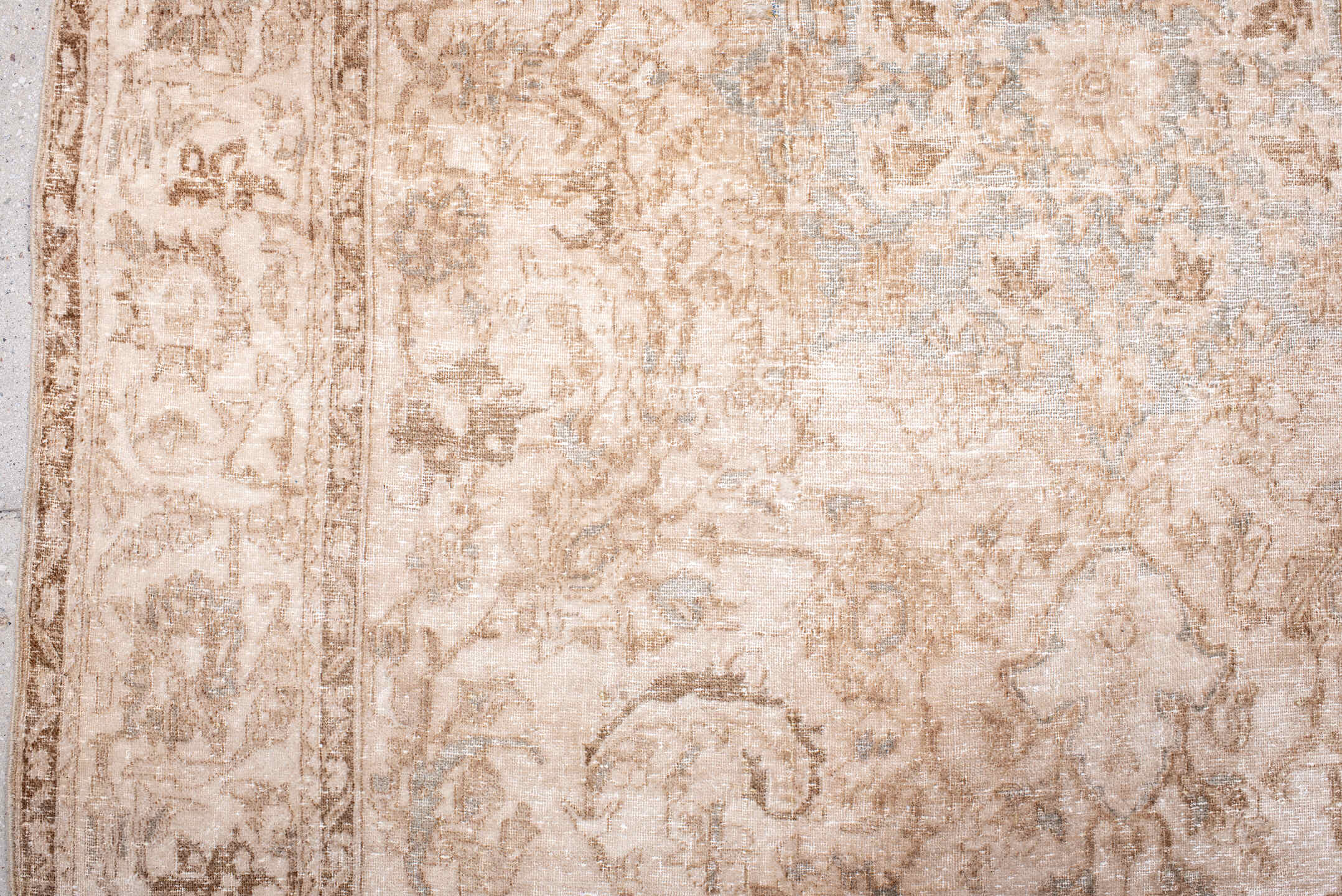 4' x 6' one-of-a-kind handmade vintage Isfahan small size rug. Color palette: antiquewhite, brown, gray, light gray, linen