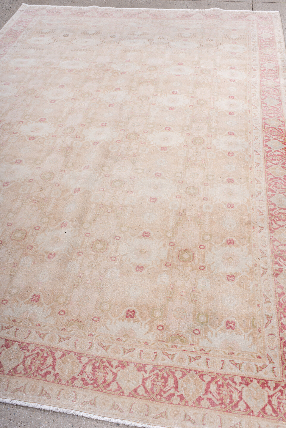 6' x 9' one-of-a-kind handmade vintage Sivas medium size rug. Color palette: brown, gray, light gray, off-white, pink