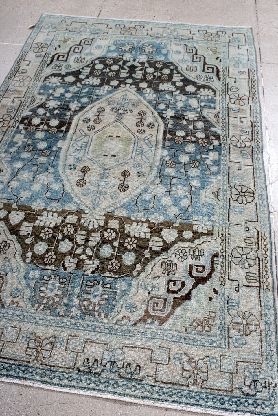 4' x 6' one-of-a-kind handmade vintage Hamadan small size rug. Color palette: black, blue, dark gray, dim gray, gainsboro