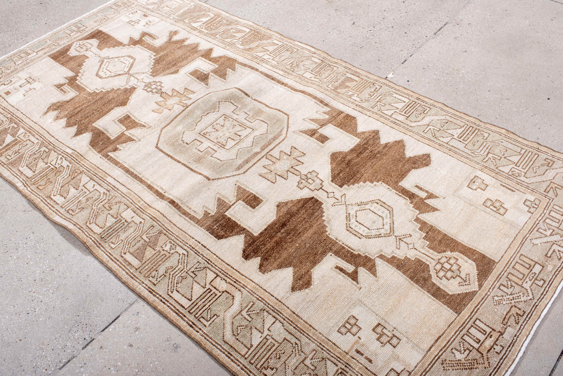 4' x 7' one-of-a-kind handmade vintage Hamadan rug. Color palette: antiquewhite, blanched almond, brown, gray, light gray