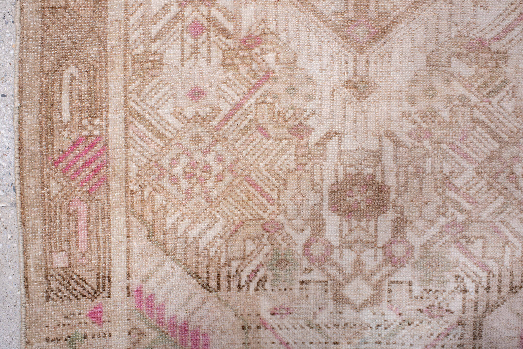 2' x 3' one-of-a-kind handmade vintage Malayer small size rug. Color palette: brown, gray, light gray, off-white, pink