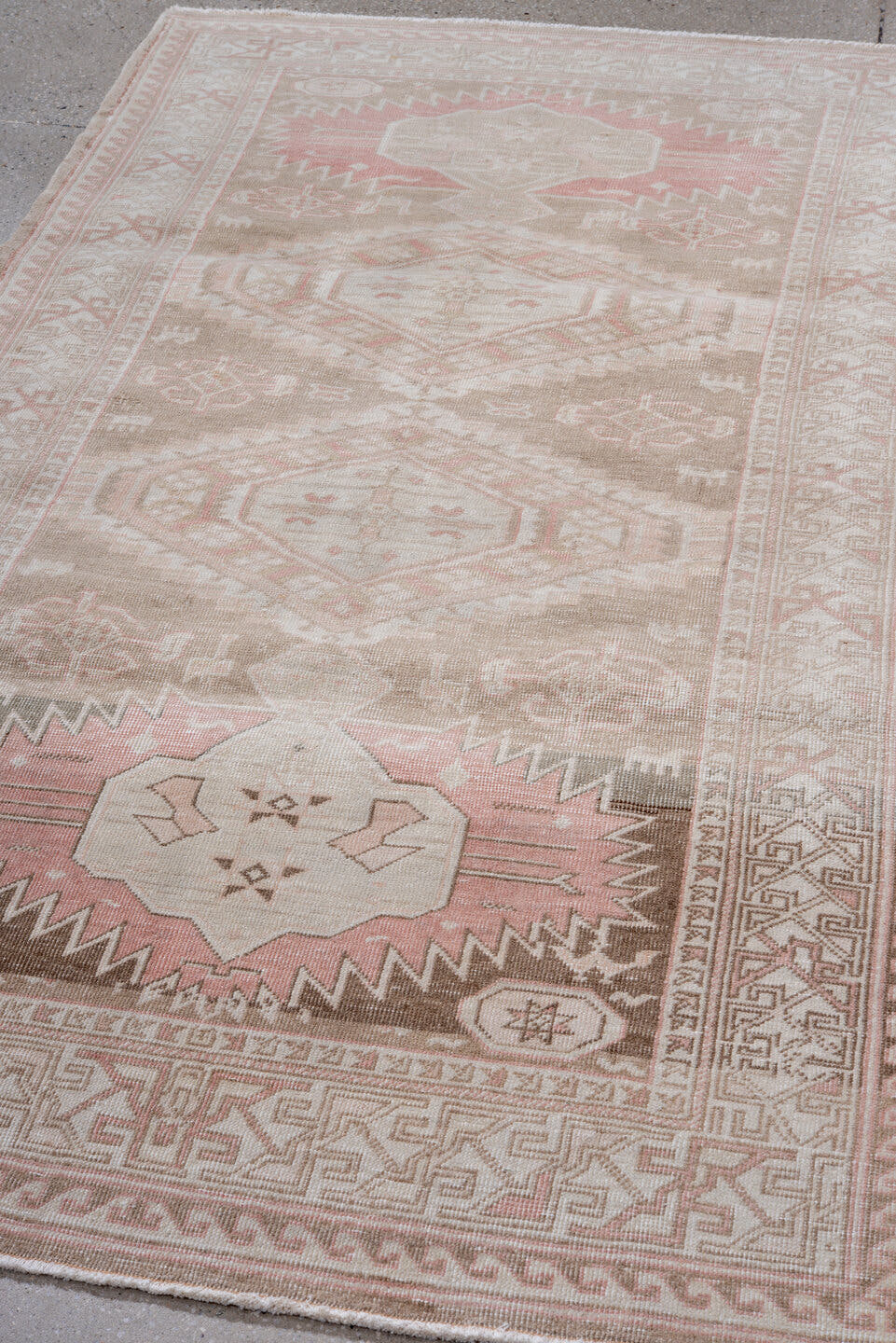 4' x 7' one-of-a-kind handmade vintage Sarab rug. Color palette: taupe, ivory, blush, brown, rose, cream, beige, gray, pink