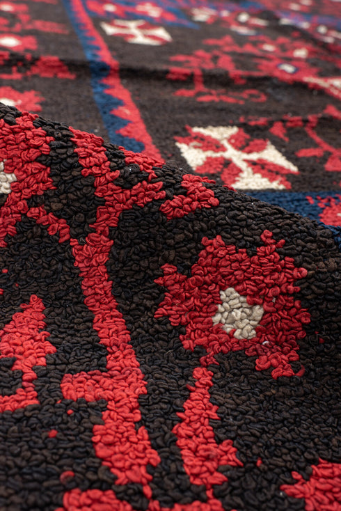 Vintage European Area Rug (5' x 7')