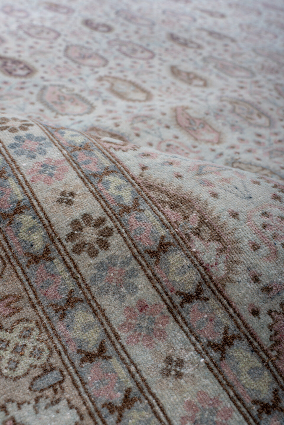 6' x 9' one-of-a-kind handmade antique Sivas medium size rug. Color palette: ivory, blush, taupe, beige, dusty rose, brown
