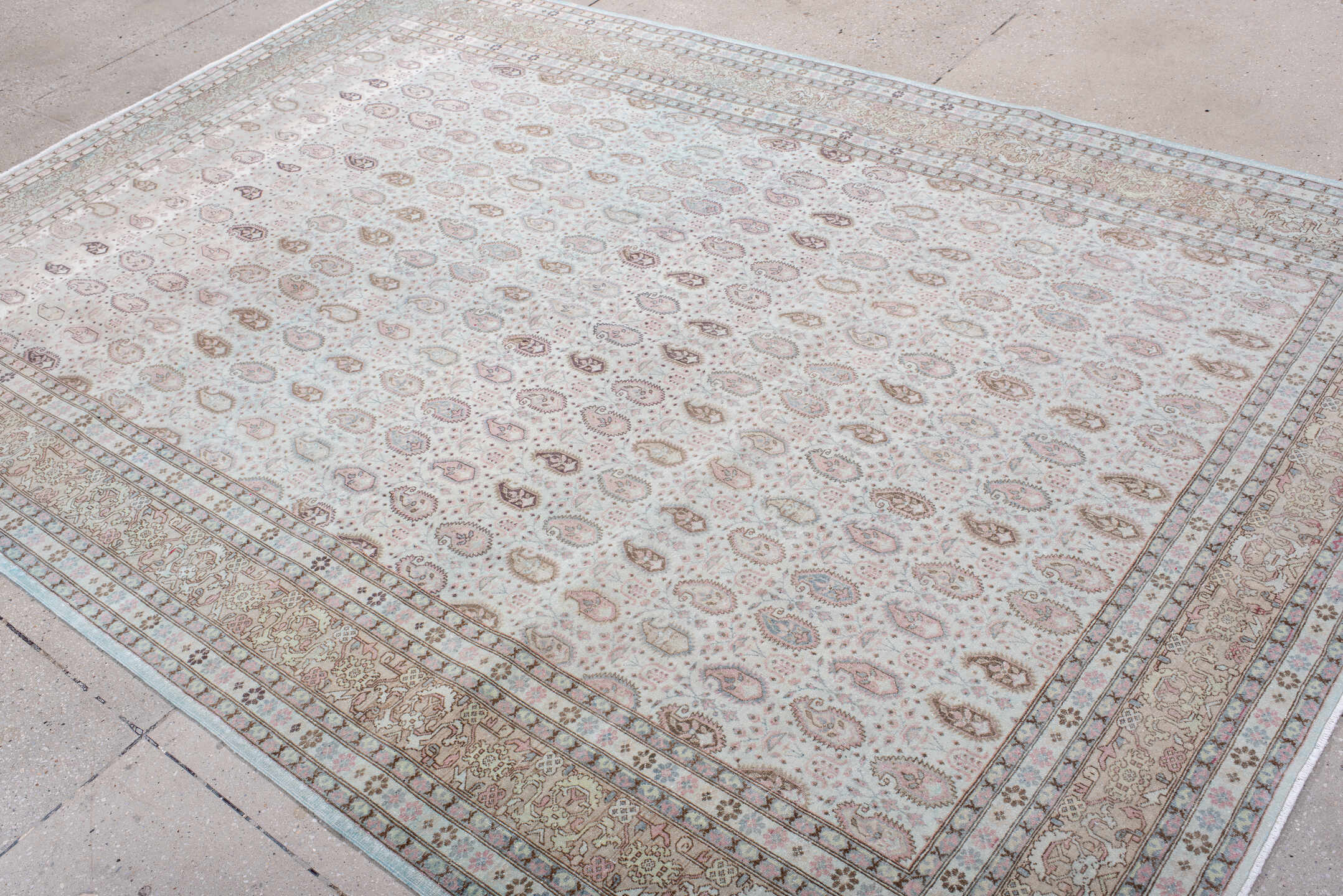 6' x 9' one-of-a-kind handmade antique Sivas medium size rug. Color palette: ivory, blush, taupe, beige, dusty rose, brown