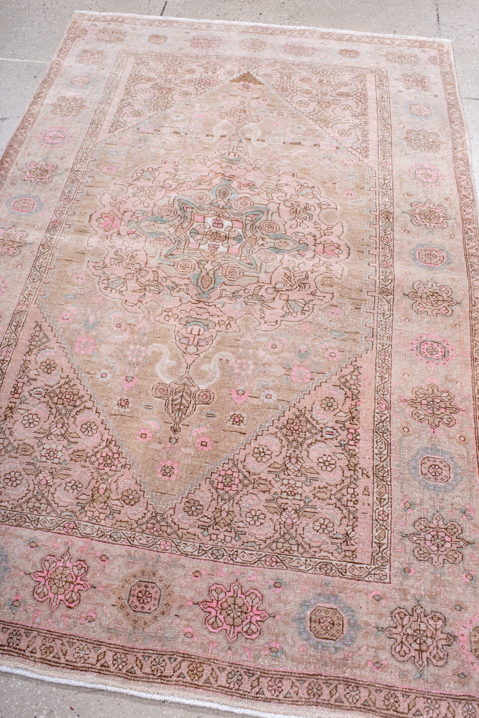 4' x 6' one-of-a-kind handmade antique Sarouk small size rug. Color palette: blush, ivory, taupe, rose, pale blue, brown
