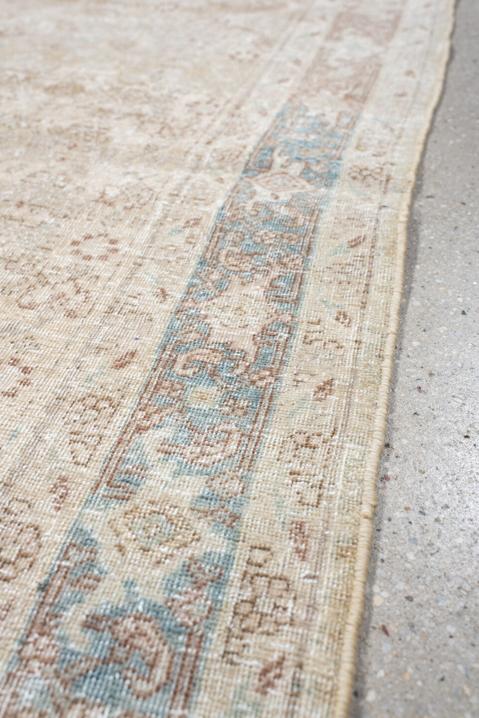 3' x 5' one-of-a-kind handmade antique Bidjar small size rug. Color palette: ivory, beige, sky_blue, taupe, blush, camel