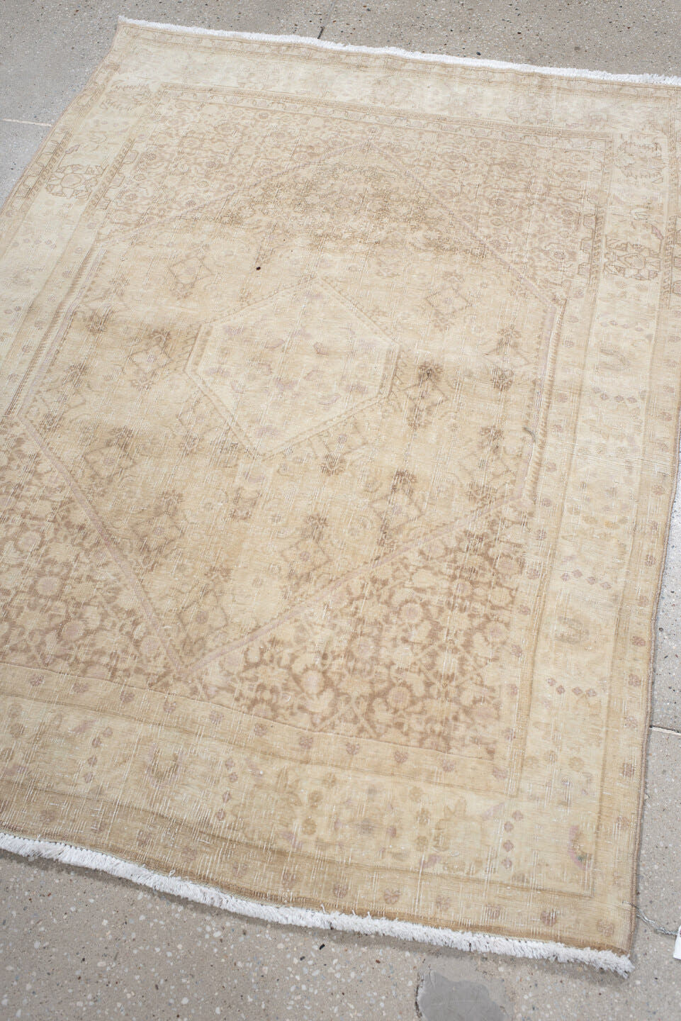 3' x 5' one-of-a-kind handmade vintage Bidjar small size rug. Color palette: ivory, beige, cream, taupe, sand, blush, gray