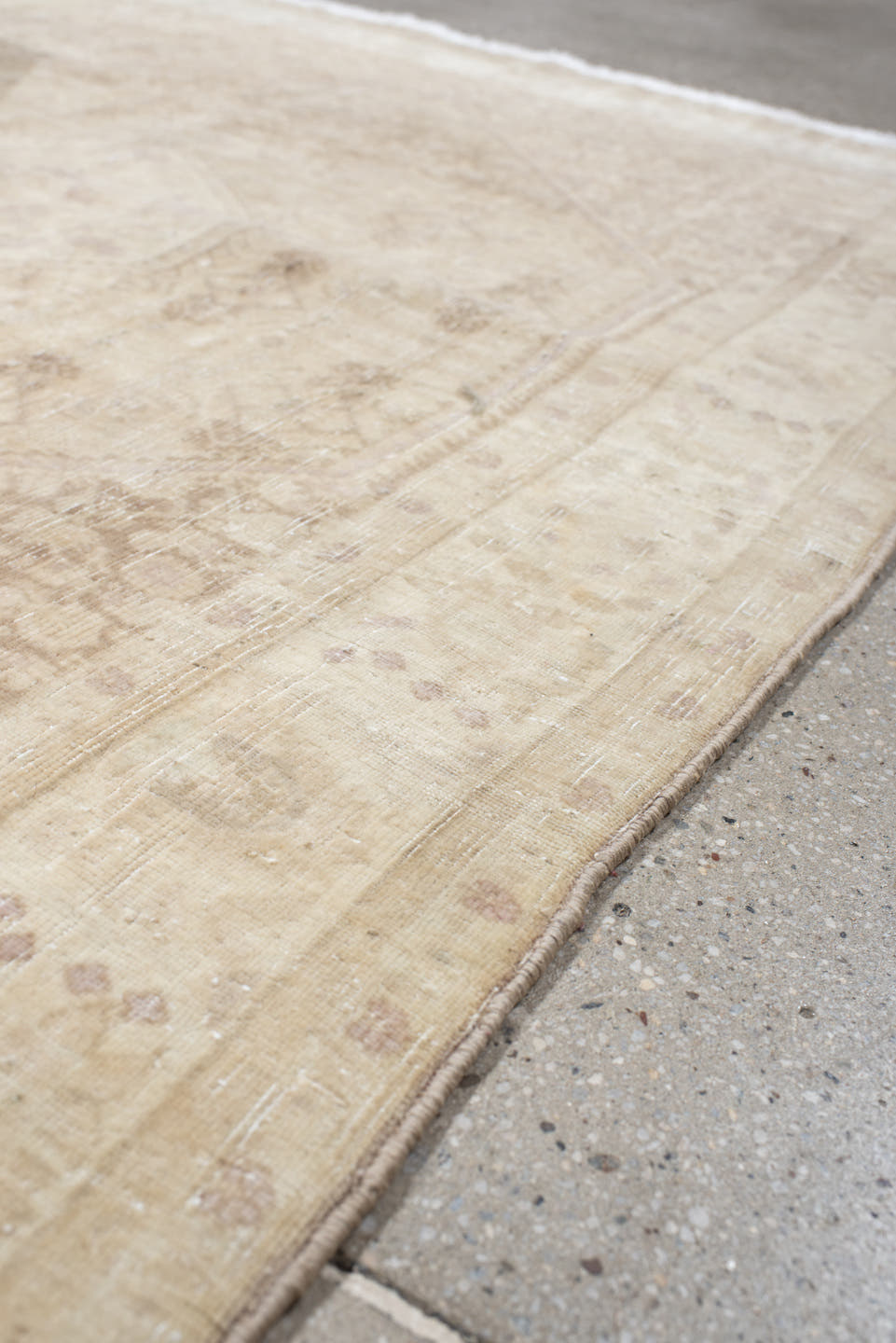 3' x 5' one-of-a-kind handmade vintage Bidjar small size rug. Color palette: ivory, beige, cream, taupe, sand, blush, gray