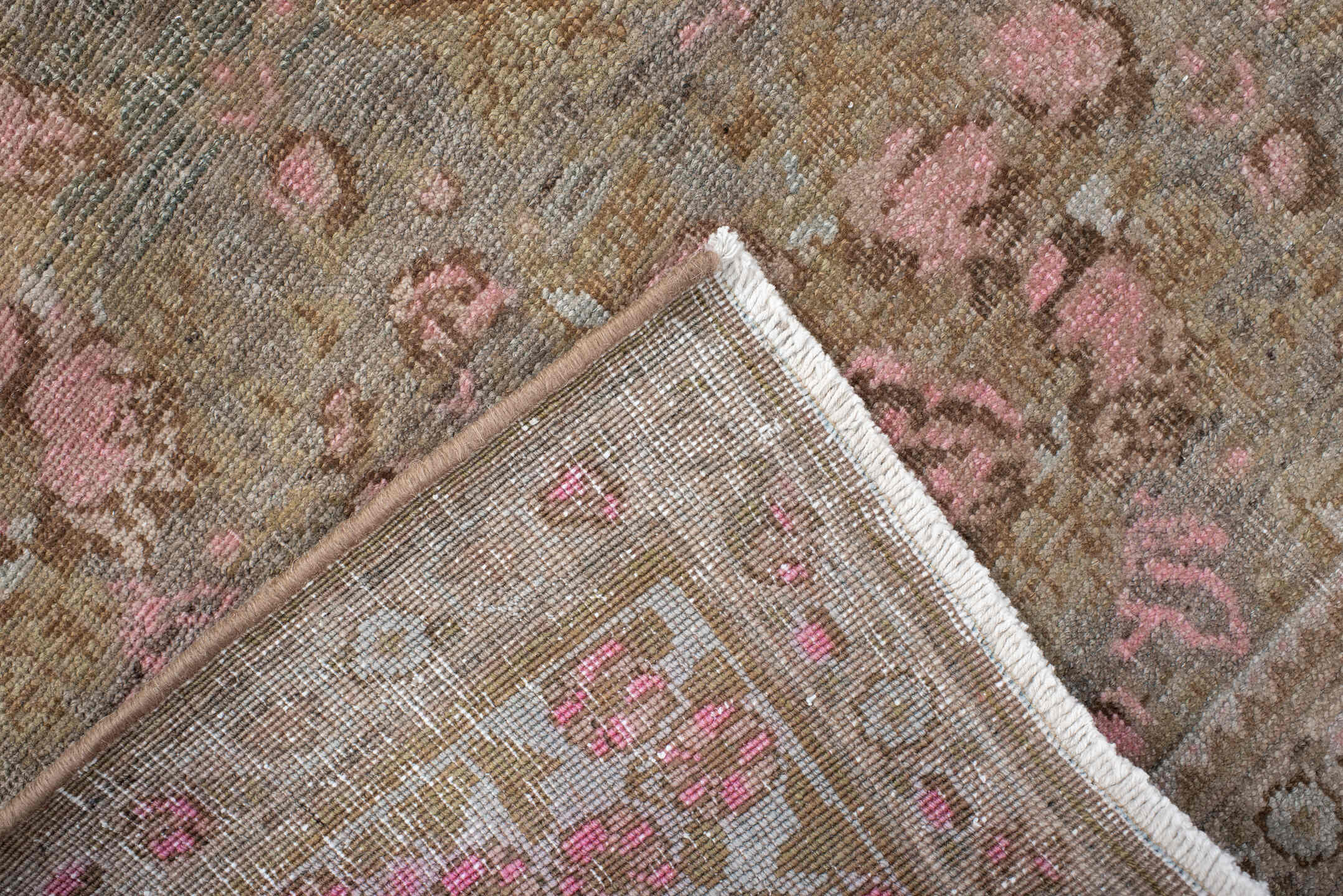 5' x 7' one-of-a-kind handmade vintage Afshar rug. Color palette: brown, gray, light gray, off-white, pink