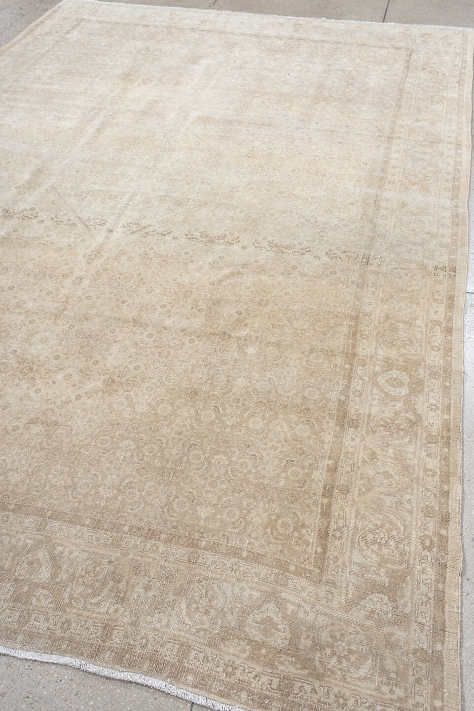 7' x 10' one-of-a-kind handmade antique Bidjar large size rug. Color palette: ivory, beige, taupe, sand, cream, camel