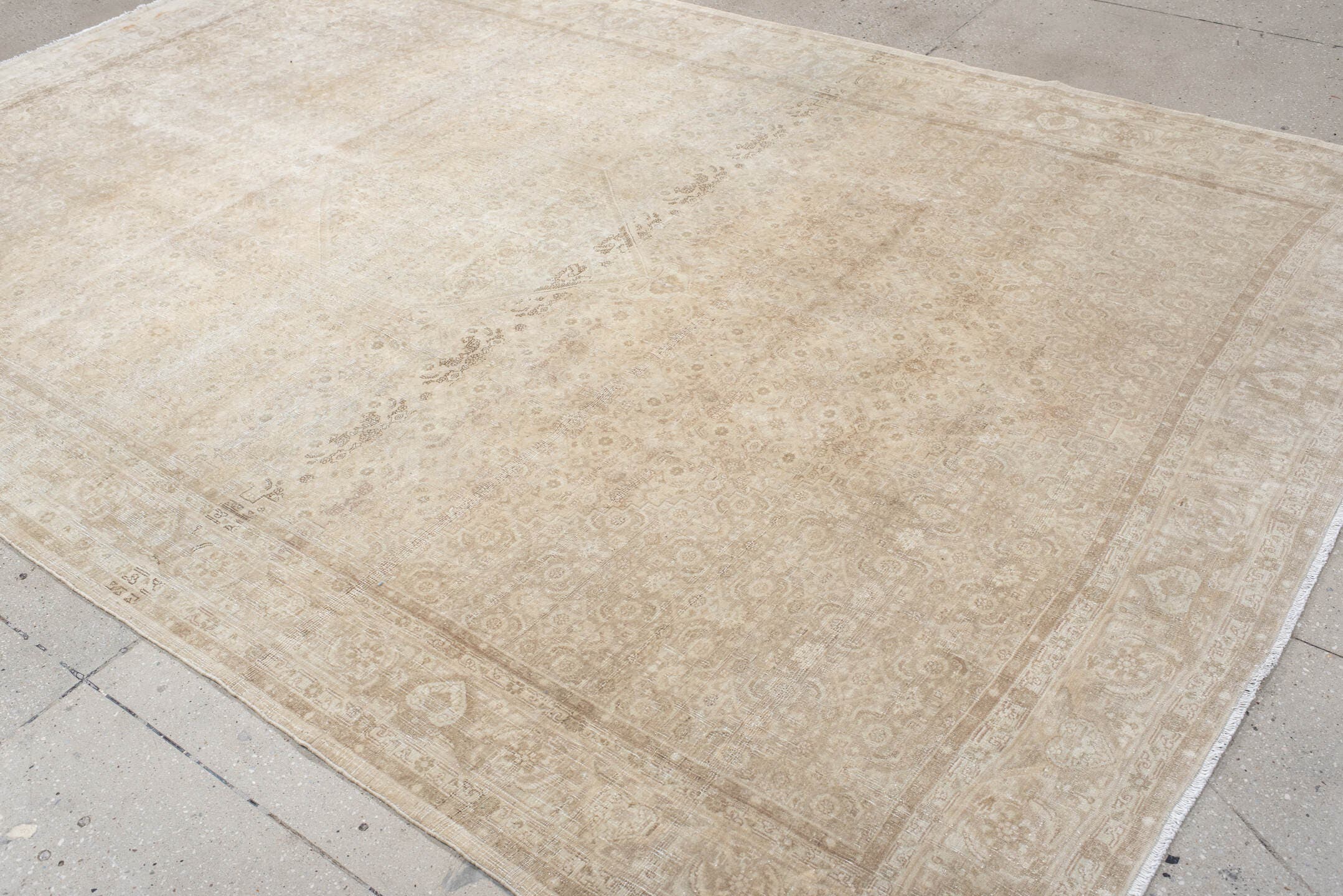 7' x 10' one-of-a-kind handmade antique Bidjar large size rug. Color palette: ivory, beige, taupe, sand, cream, camel