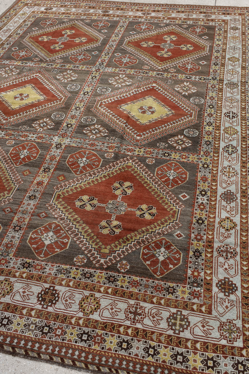 6' x 9' one-of-a-kind handmade vintage Shiraz medium size rug. Color palette: black, brown, gainsboro, gray, light gray