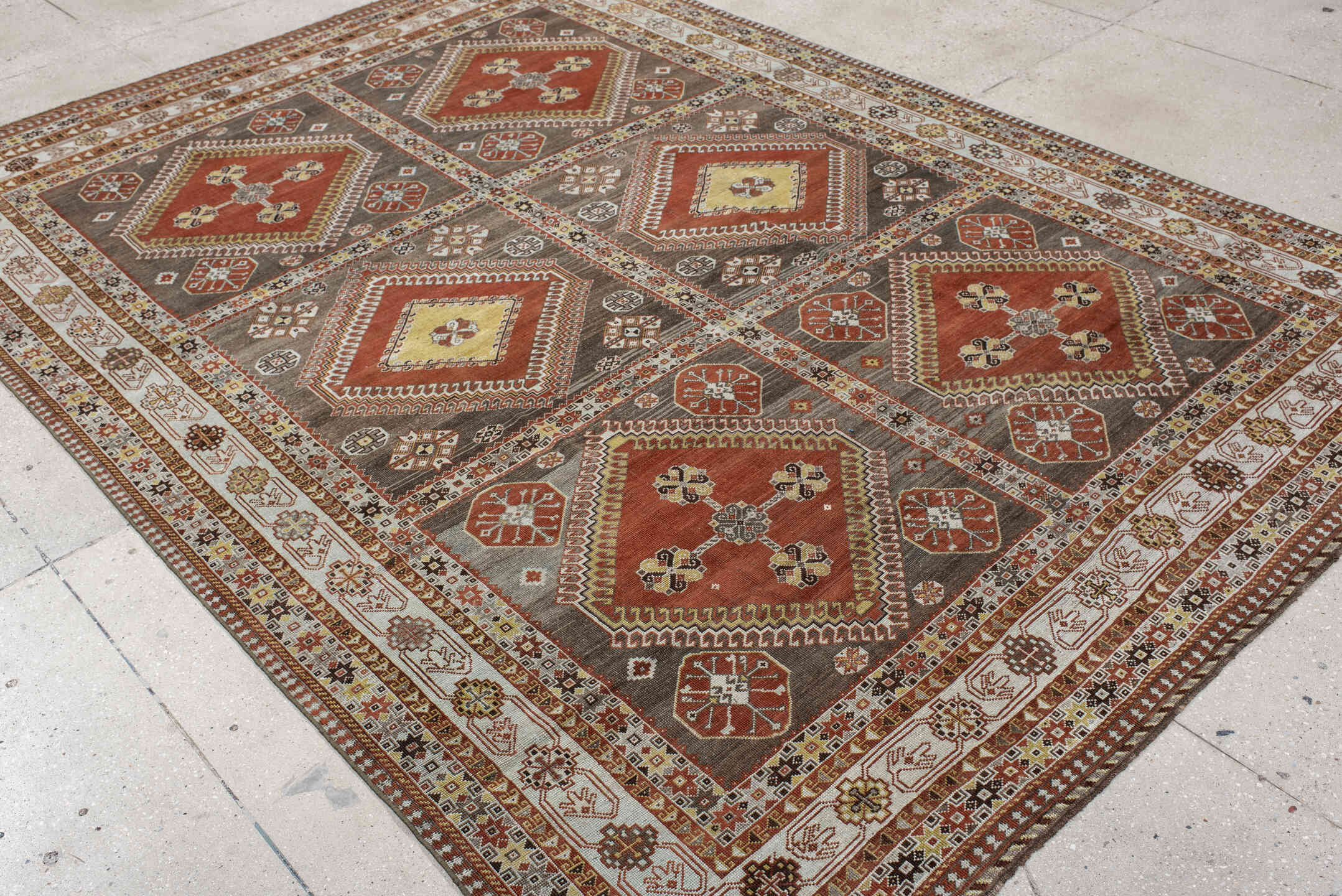 6' x 9' one-of-a-kind handmade vintage Shiraz medium size rug. Color palette: black, brown, gainsboro, gray, light gray