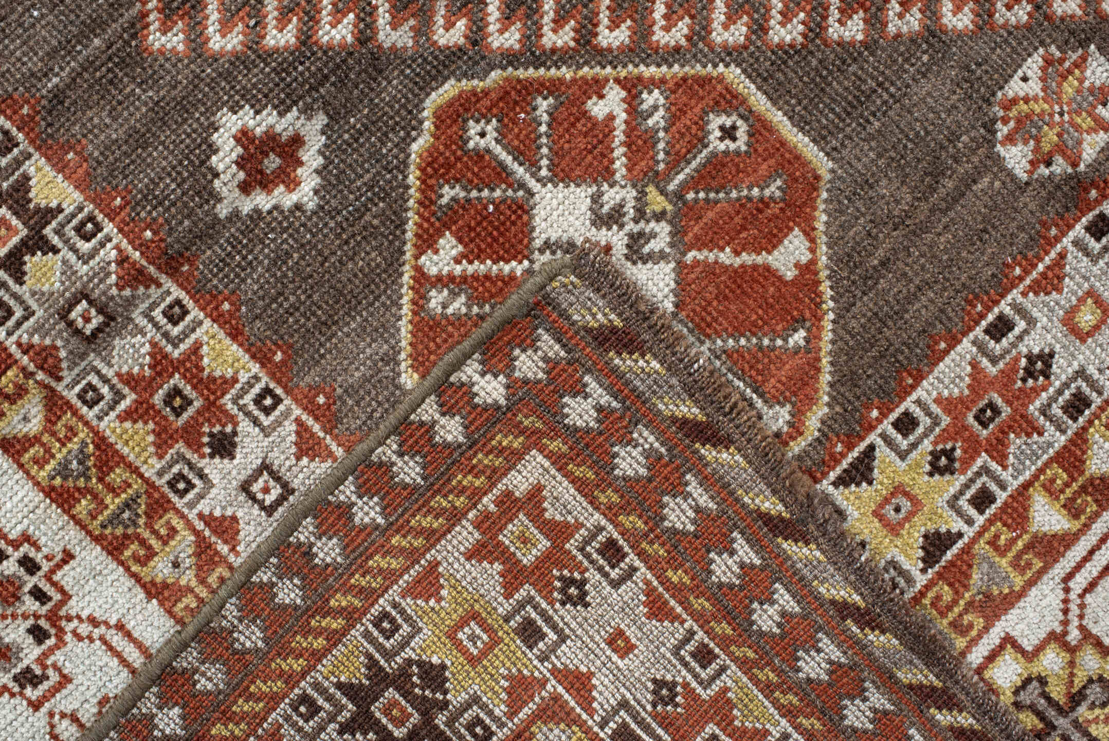 6' x 9' one-of-a-kind handmade vintage Shiraz medium size rug. Color palette: black, brown, gainsboro, gray, light gray