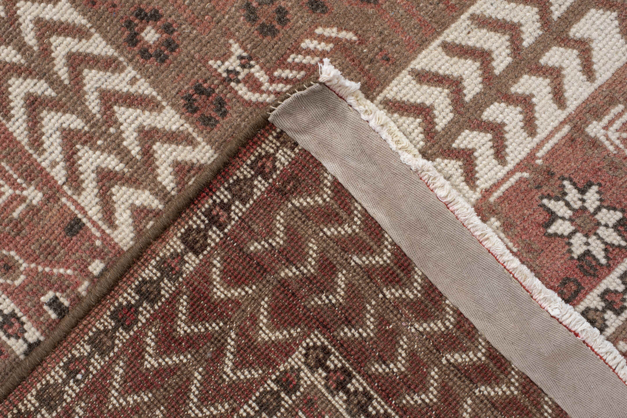 6' x 9' one-of-a-kind handmade vintage Sivas medium size rug. Color palette: brown, gray, light gray, off-white, pink