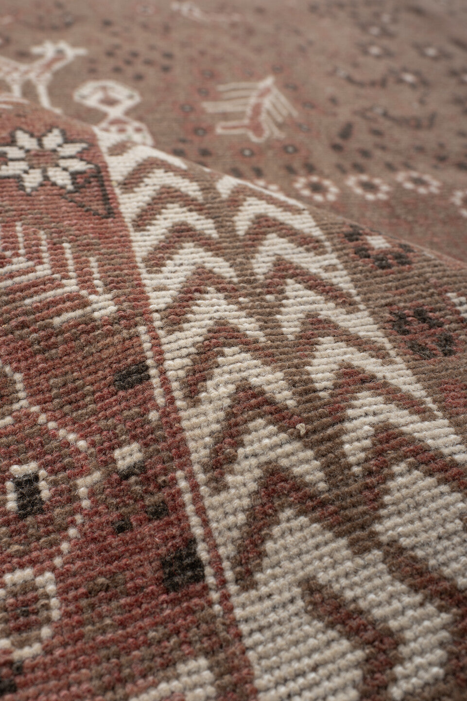 6' x 9' one-of-a-kind handmade vintage Sivas medium size rug. Color palette: brown, gray, light gray, off-white, pink