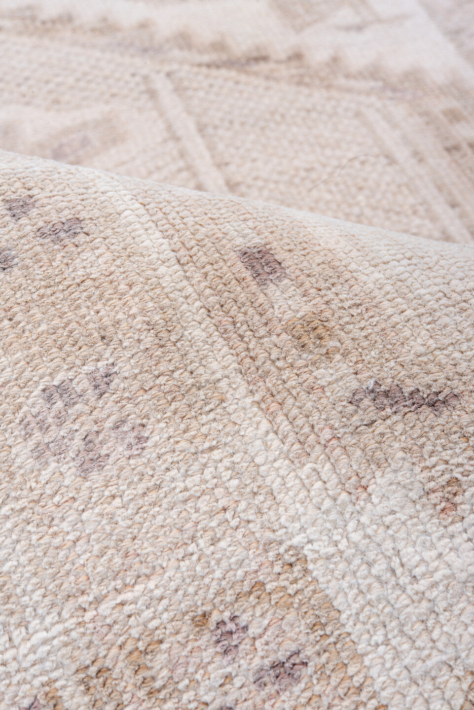 3' x 5' one-of-a-kind handmade vintage Sarab small size rug. Color palette: brown, gainsboro, gray, lavender blush