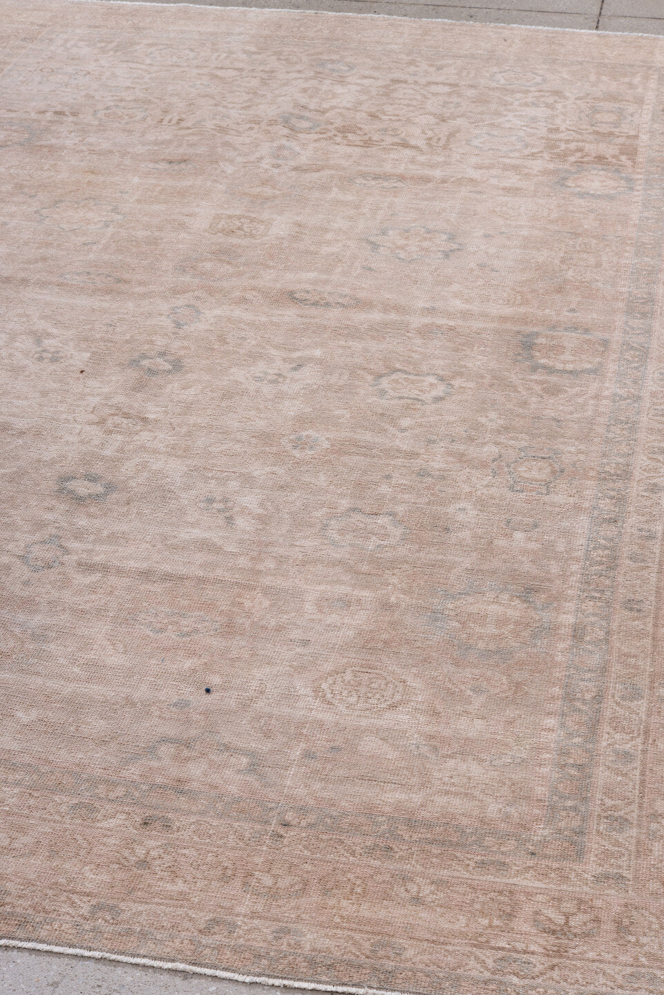 7' x 10' one-of-a-kind handmade vintage Malayer large size rug. Color palette: gray, light gray, off-white, pink