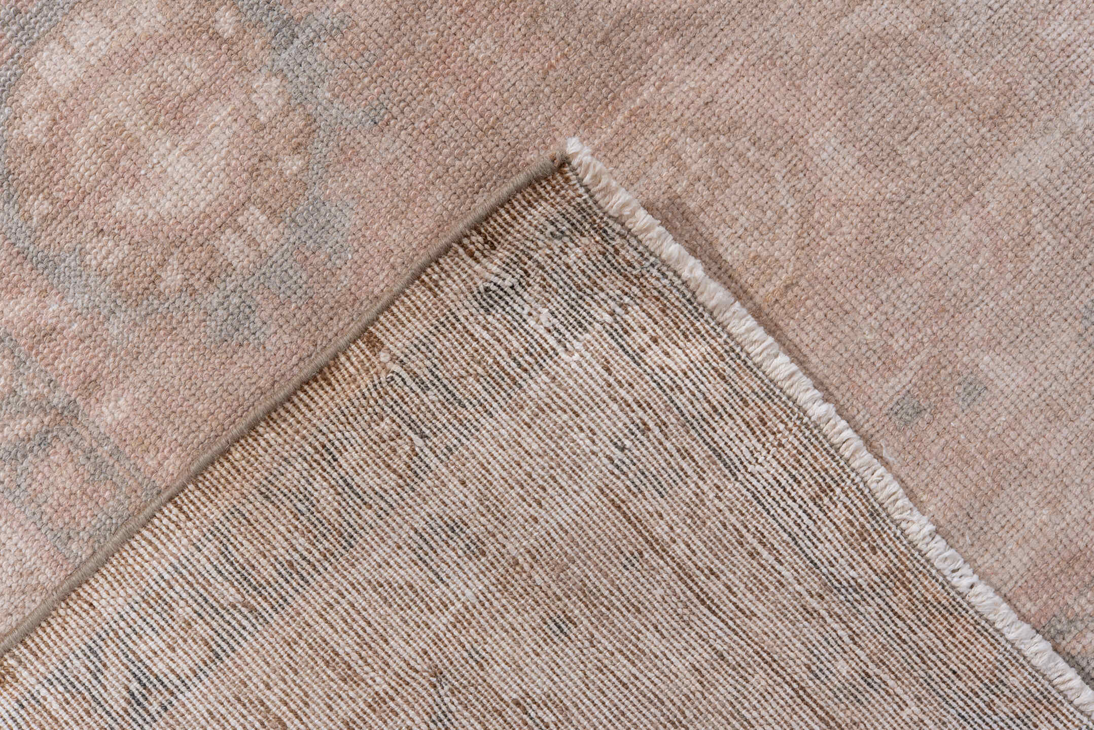 7' x 10' one-of-a-kind handmade vintage Malayer large size rug. Color palette: gray, light gray, off-white, pink