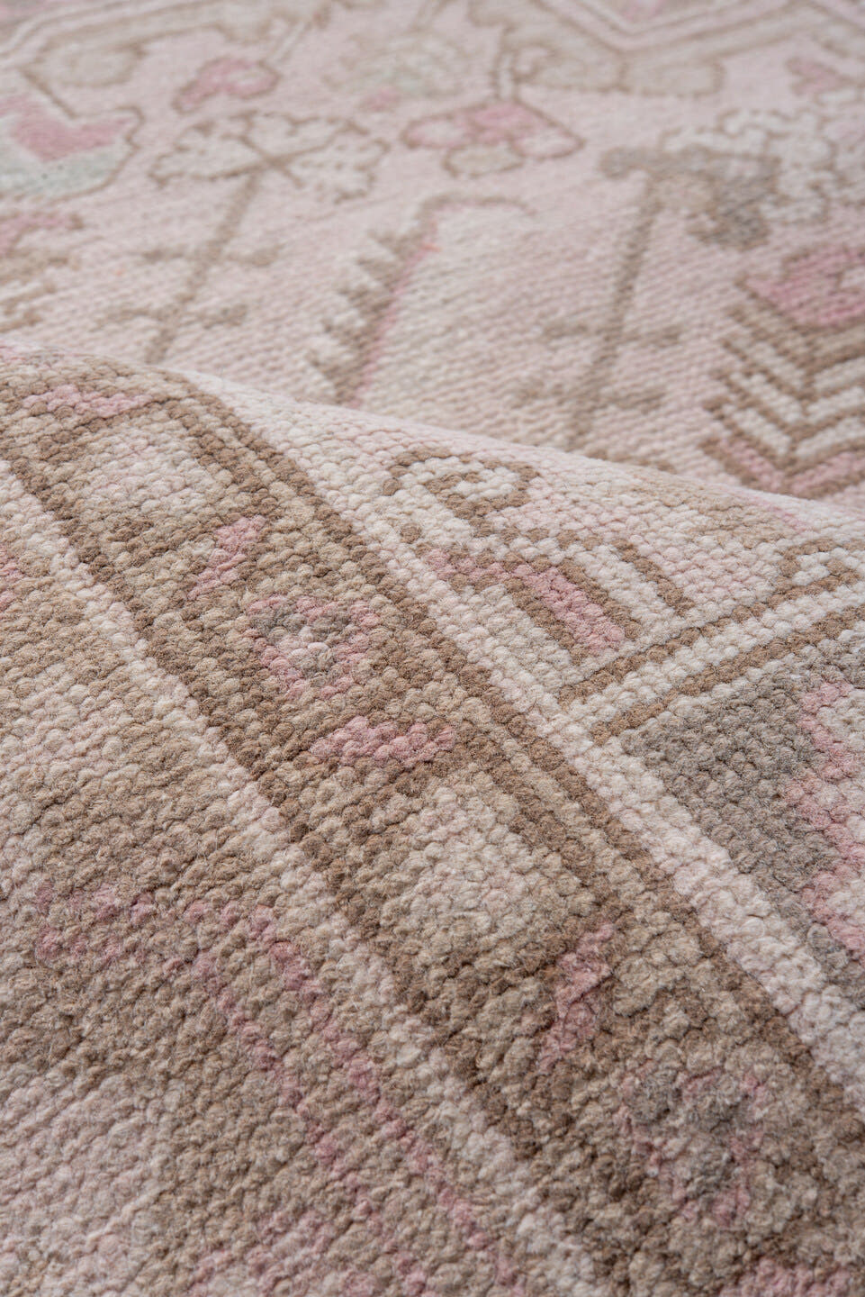 6' x 9' one-of-a-kind handmade antique Heriz medium size rug. Color palette: ivory, blush, taupe, pale blue, dusty rose