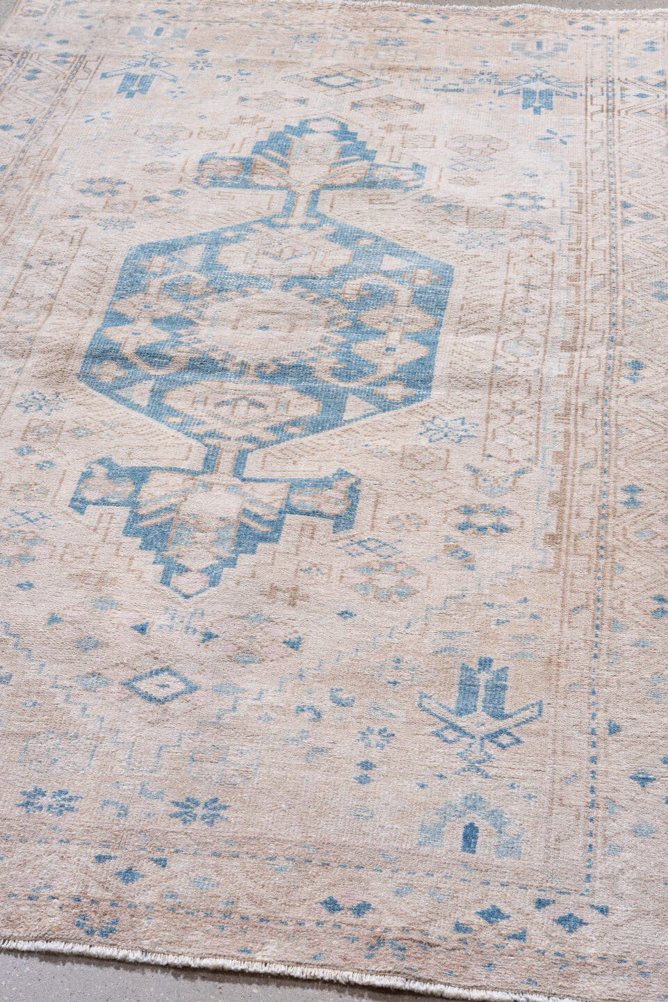 4' x 6' one-of-a-kind handmade vintage Hamadan small size rug. Color palette: ivory, sky blue, blush, beige, taupe